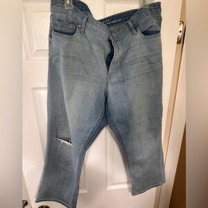 GAP Women's Relaxed Light Blue Capri Jeans